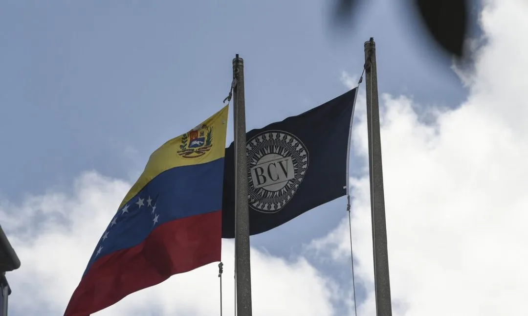 Dólar paralelo supera los 800 bolívares y se amplía la brecha con el BCV