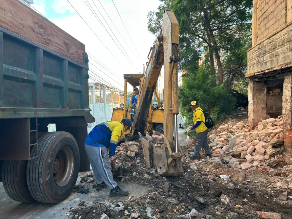 Desprendimientos en el antiguo Hotel Granada activan evaluación