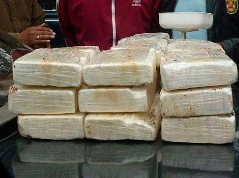 Detienen a tres y confiscan 1.735 panelas de droga en Falcón