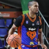 Piratas se impone 78-74 a Gaiteros en cierre ajustado
