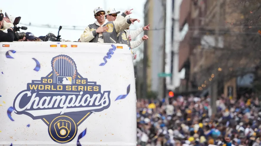 Milwaukee festeja con una multitud el campeonato de los Cerveceros