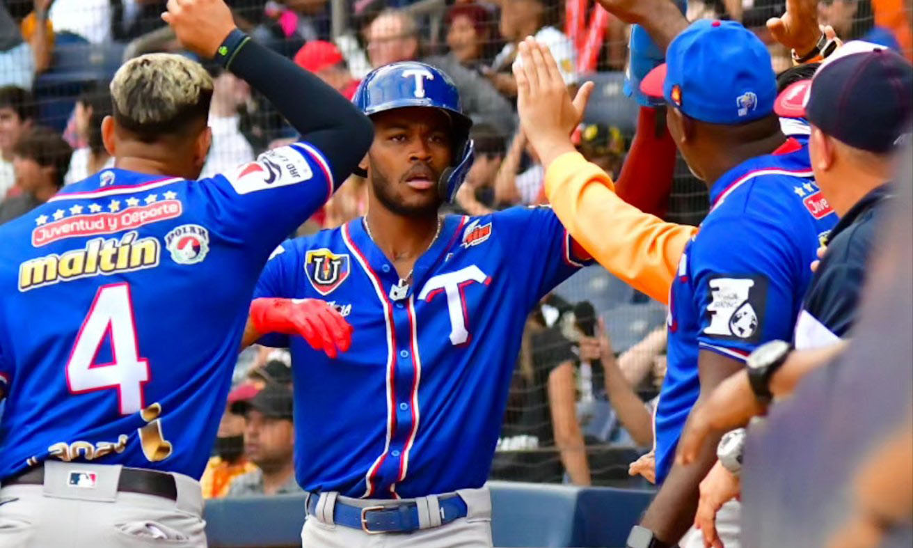 Tiburones mantiene su yugo ante Leones y sigue inspirado en el Round Robin
