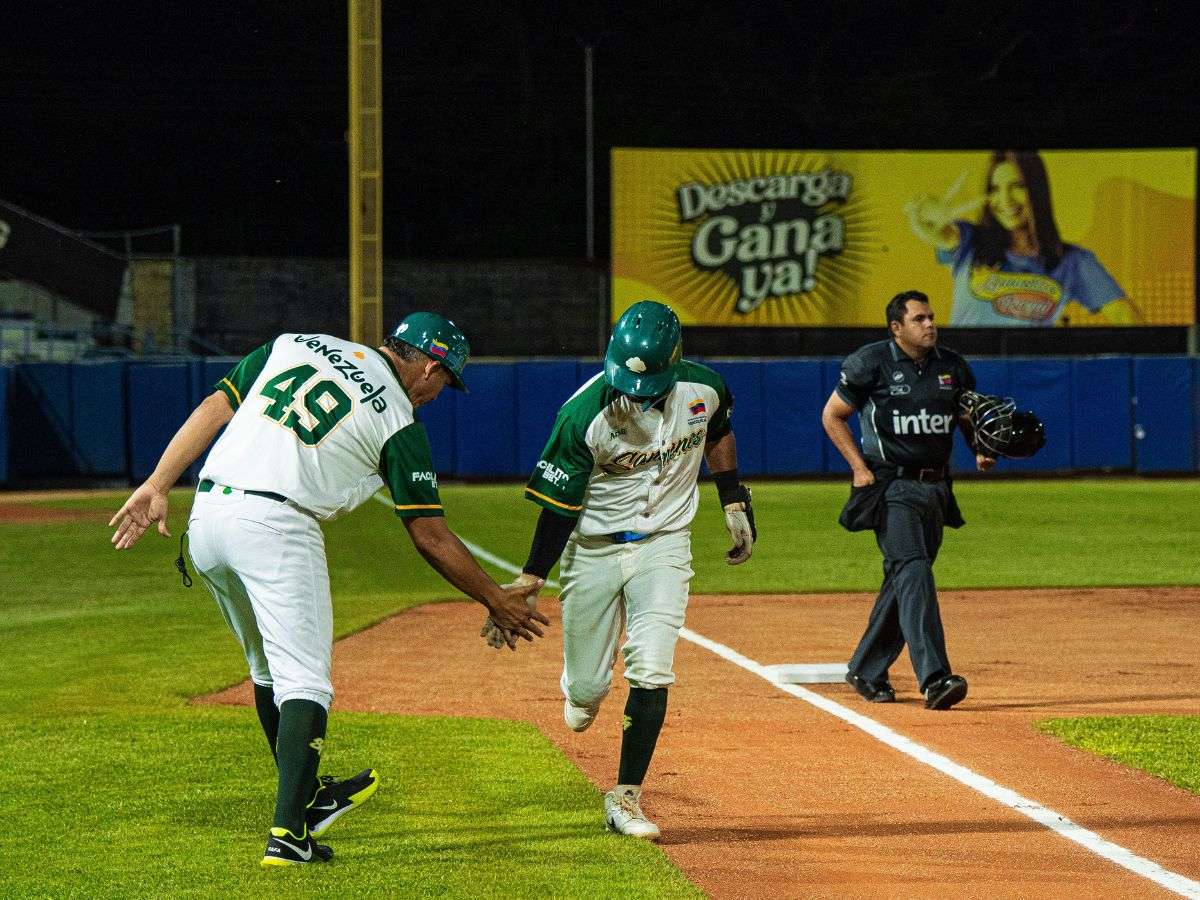 Samanes de Aragua vence a Delfines y suma su tercera victoria seguida