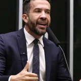 André Janones ingresado en UTI por arritmia cardíaca en São Paulo