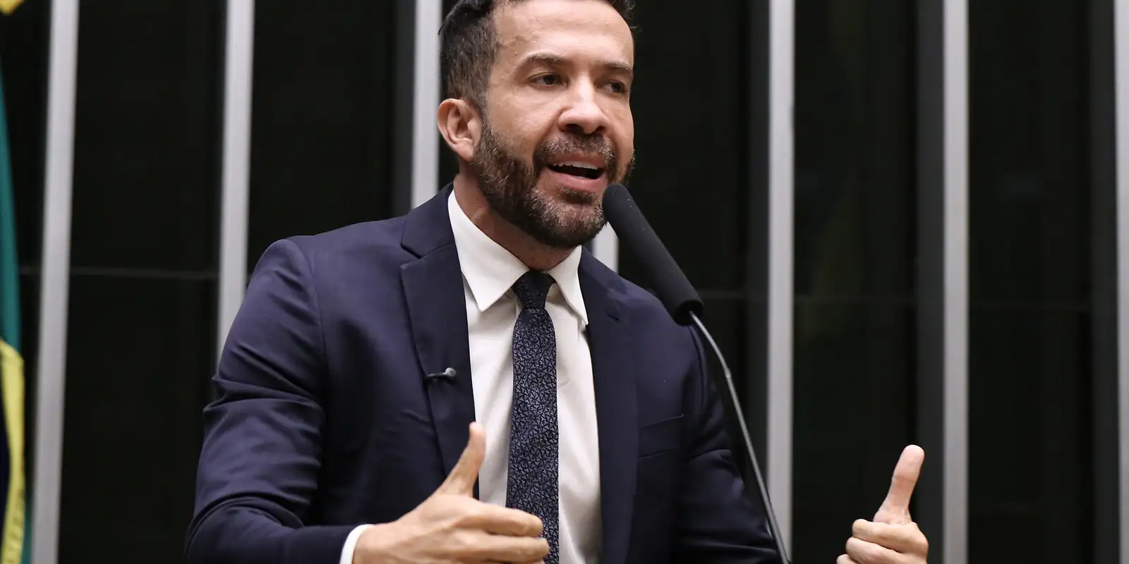 André Janones ingresado en UTI por arritmia cardíaca en São Paulo