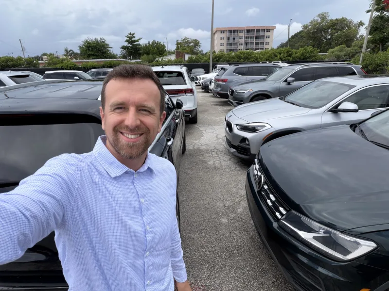 Plataforma alquila autos usados de concesionarios por meses