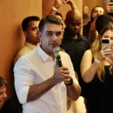 Moraes autoriza visitas de Flávio Bolsonaro a su padre