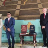 Ricardo Menéndez entrega al Parlamento proyectos de Presupuesto 2027