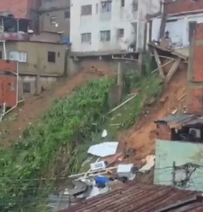Lluvias derriban parte de una vivienda en La Unión, Petare