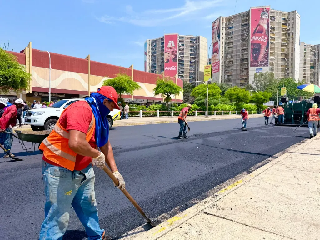 Despliegan plan vial en Maracaibo con 11 mil toneladas de asfalto