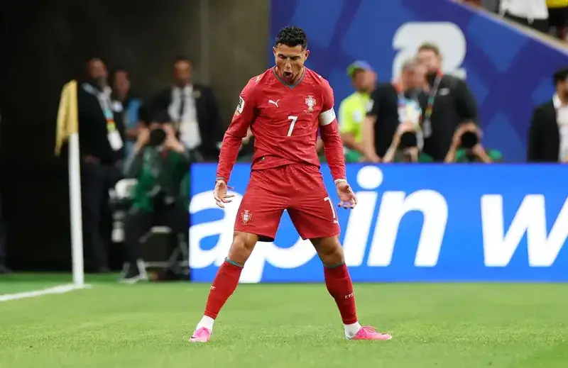 Cristiano Ronaldo marca en seis Mundiales y amplía su récord histórico