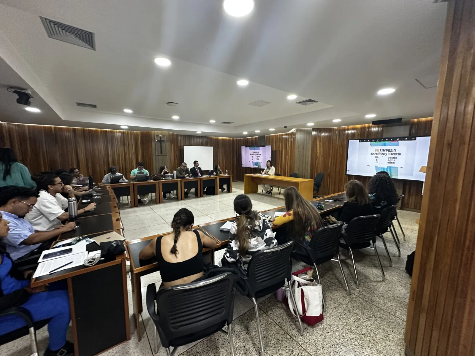 UCAB cierra congreso de gobernanza con 262 ponentes y 1.000