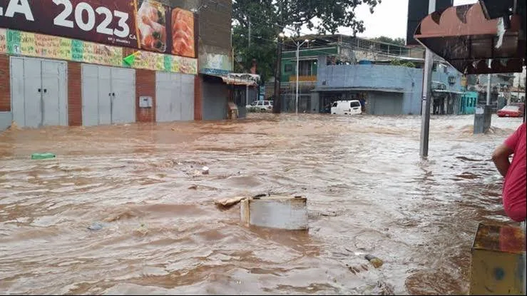 Lluvias y vientos golpean Caracas y Miranda