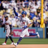 Dodgers sacan ventaja 5-3 y frenan remontada de Atlanta