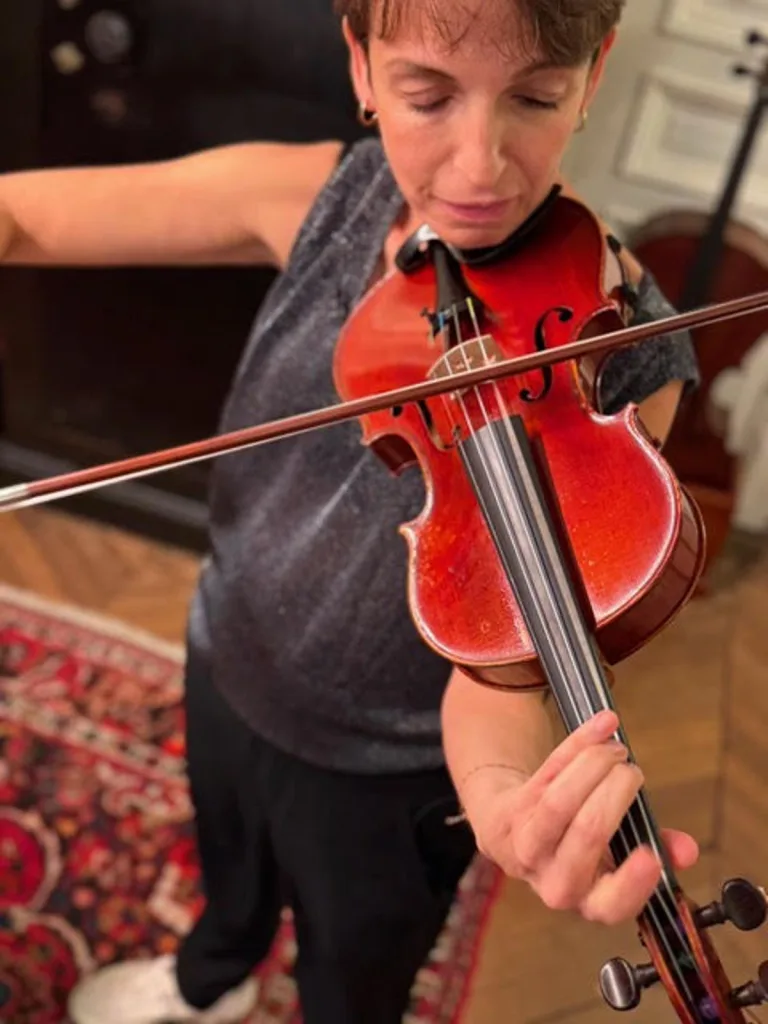 En París restituyen un violín de 1905 saqueado en la guerra