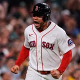 Willson Contreras entra en la pelea por el Hank Aaron 2026