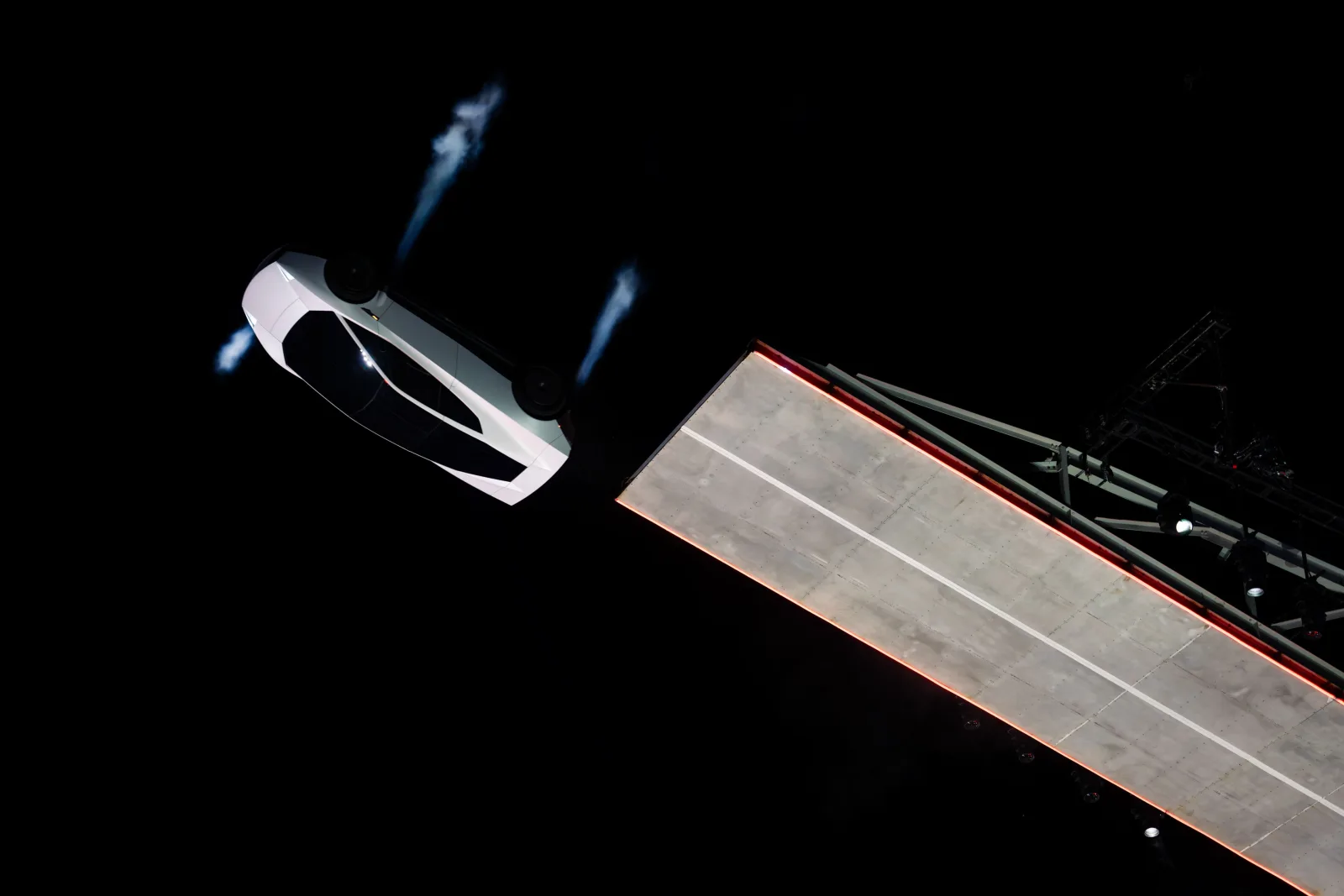 La física que explica las maniobras extremas del Tesla Roadster 2