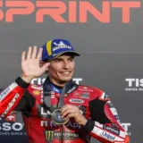 Márquez se impone en Japón y aprieta la pelea del campeonato