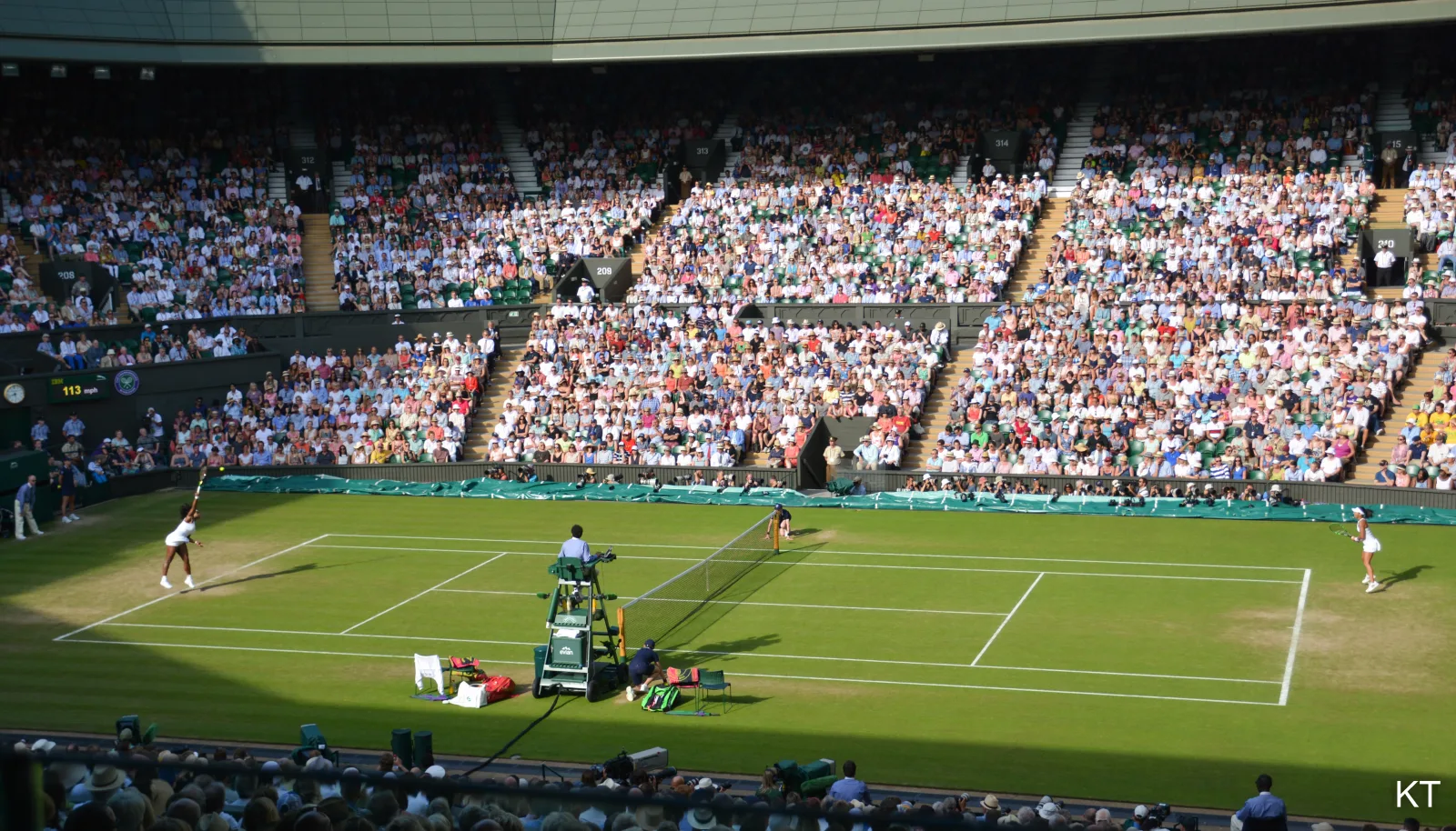 Serena Williams vuelve a Wimbledon con una molestia en la rodilla derecha