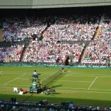 Serena Williams vuelve a Wimbledon con una molestia en la rodilla derecha
