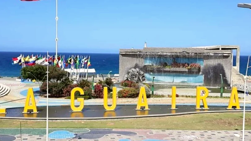 Playeros de La Guaira sobreviven reciclando chatarra