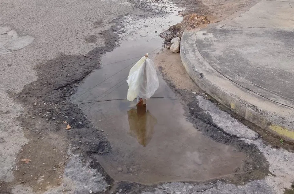 Vecinos de Machiques reclaman vías oscuras y llenas de agua