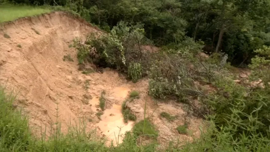 Deslave en Remance inquieta a comunidades por el agua