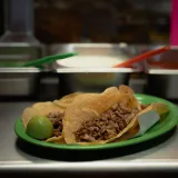 Denuncia por agresiones en una taquería de Ciudad de México