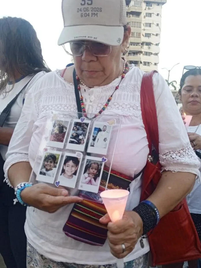 Vigilia en Caraballeda honra a víctimas de los sismos