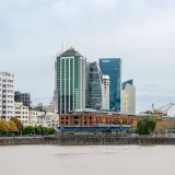 Explora la arquitectura contemporánea de Puerto Madero, el vibrante distrito urbano de Buenos Aires, Argentina.