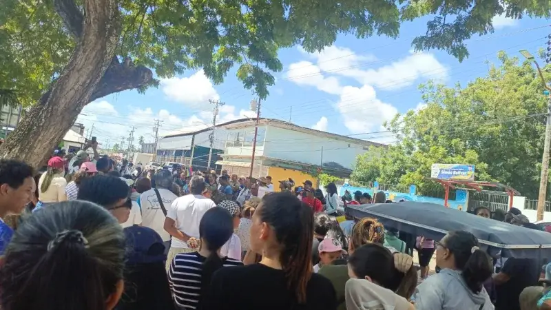 Vecinos de Guasipati salen a la calle por apagones constantes