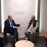 Archivo:Ray Dalio se reúne con el profesor Muhammad Yunus en Davos 2025-01-24 (PID-0003904).jpg