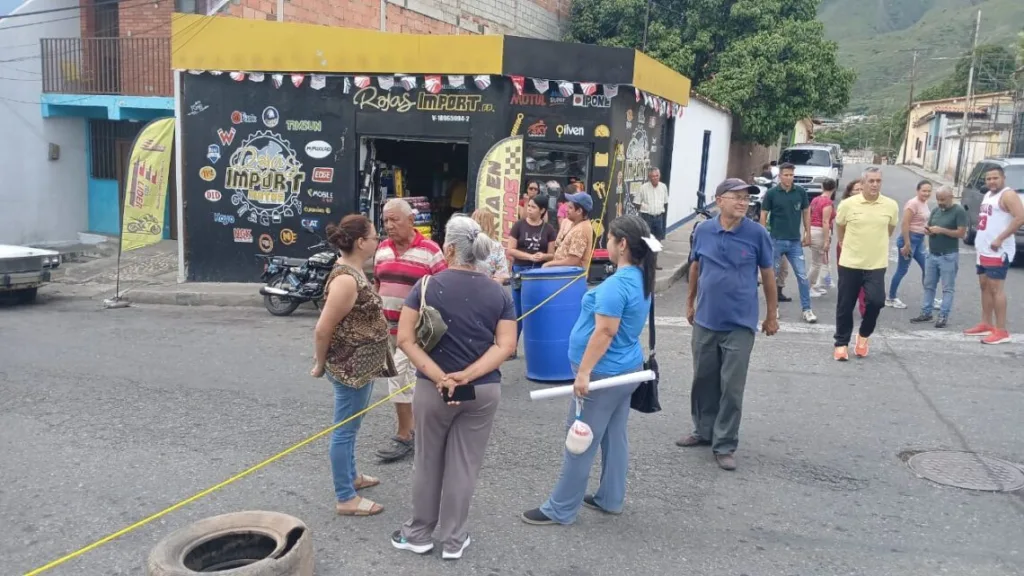 Más de 50 familias protestan en Lagunillas tras cuatro días sin luz