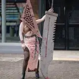 Striking Pyramid Head cosplay at an outdoor event in San José, Costa Rica.