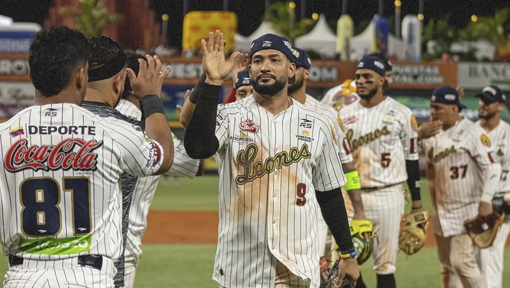 Leones castiga al Magallanes y gana por nueve carreras