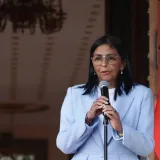 Delcy Rodríguez ordena ampliar la alimentación escolar y los CLAP