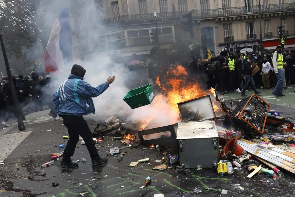 Macron advierte penas para saqueadores y llama a unidad contra el caos