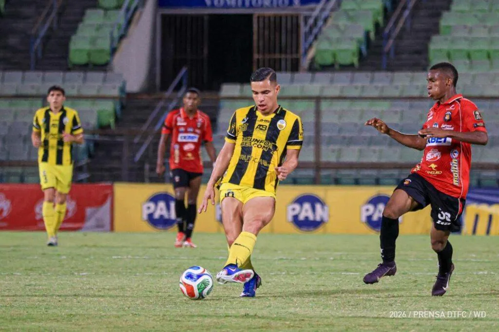 Caraballo decide al 90+2 y Táchira gana 1-2 al Caracas