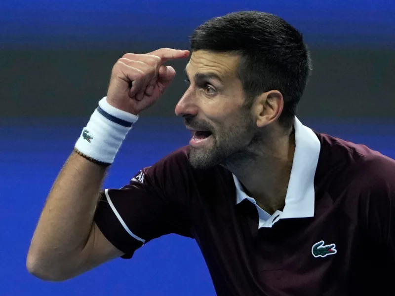 Novak Djokovic remonta ante Bu Yunchaokete en Beijing
