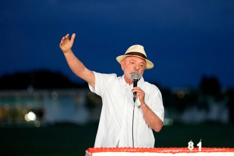 Suely Araújo celebra a Lula, pero alerta por fósiles