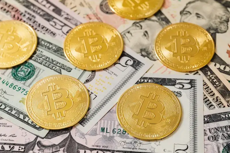 Bitcoin sube a $65,000 tras caída del IPP en EE. UU