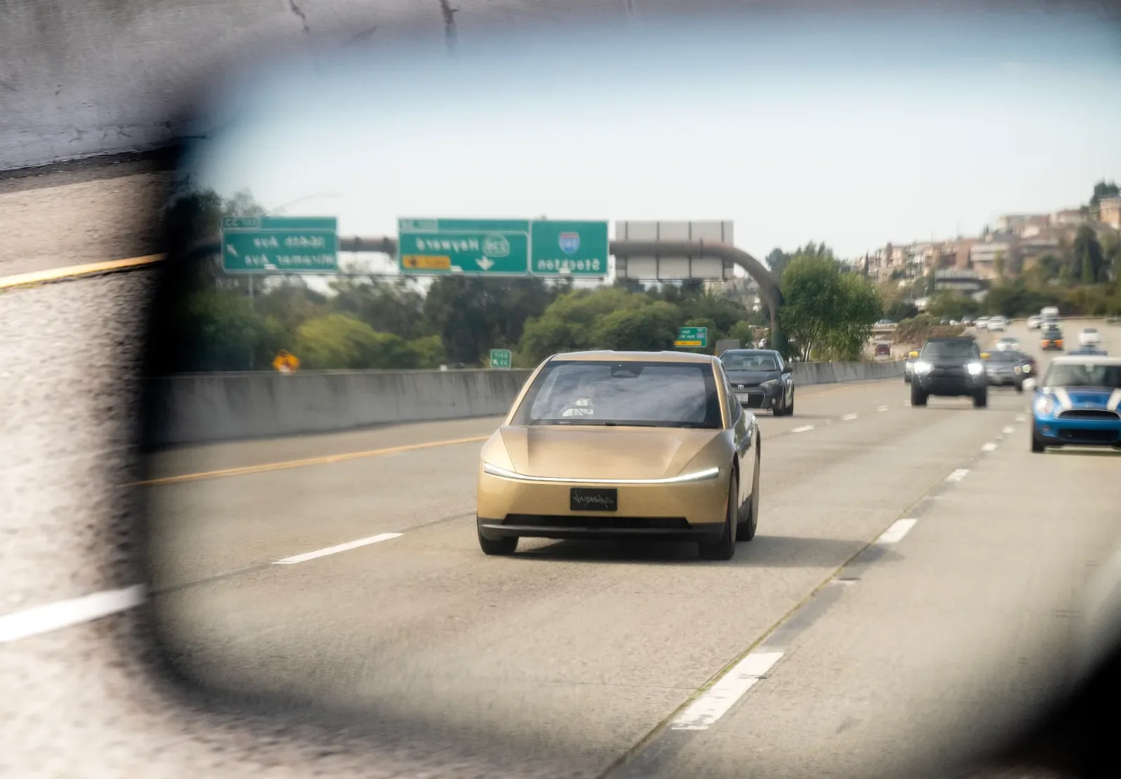 EE. UU. plantea luces cian para identificar autos autónomos