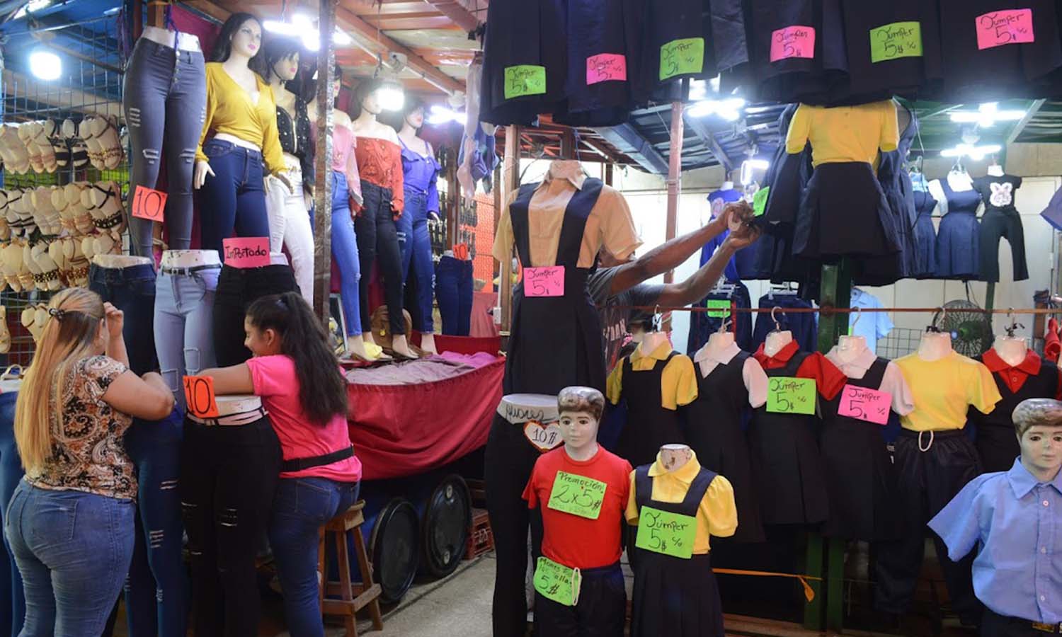 Más de $ 10 puede costar un uniforme escolar en Maracaibo