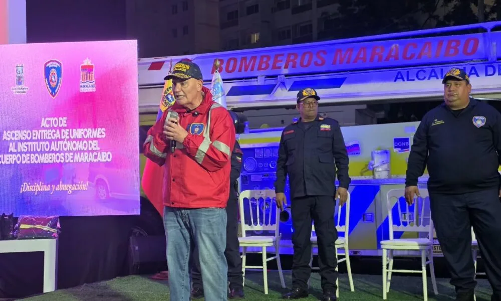 Di Martino exaltó a bomberos de Maracaibo por rescates en junio