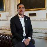 Kury dice que Ecuador acelera aperturas comerciales y busca capital