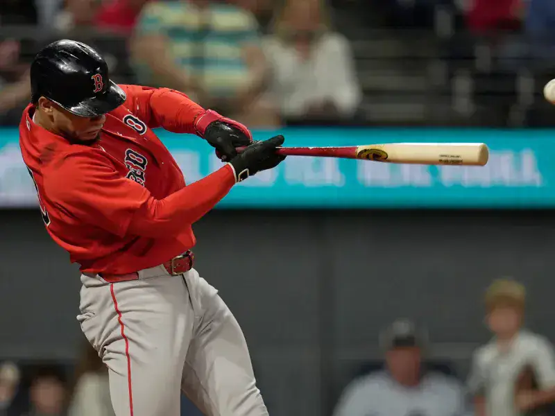Tres venezolanos figuran entre los 10 mejores bateadores latinos del momento en MLB