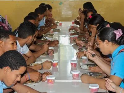 Enriquillo protesta por el traslado del almuerzo escolar