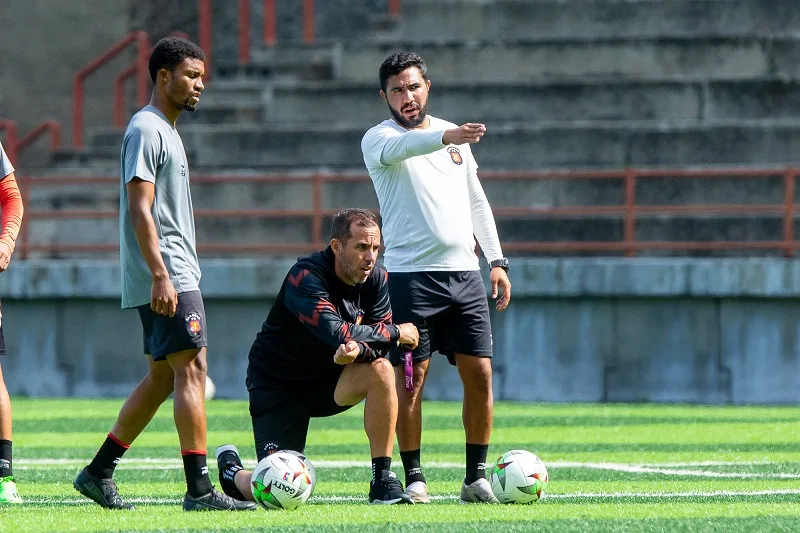 Henry Meléndez asume el mando de Rayo Zuliano