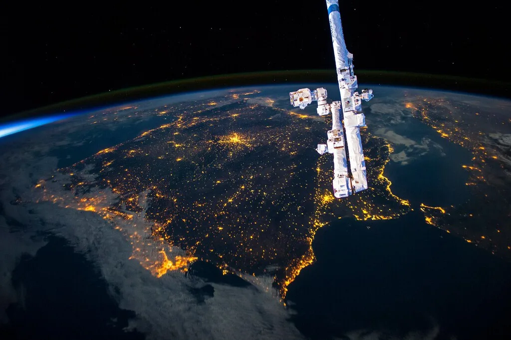 El LED ha cambiado el color de las ciudades y ya deja ver un planeta más blanco