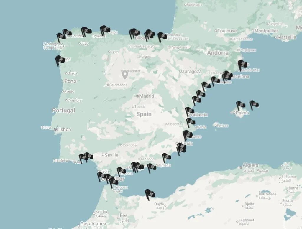 Ecologistas en Acción señala 48 playas españolas con bandera negra este verano